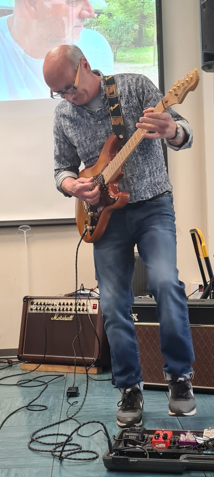 Elio alla chitarra